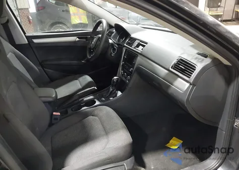 2017 Volkswagen Passat 1.8T S z USA, uszkodzony, nr VIN 1VWAT7A33HC016519